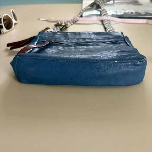 Fossil blue genuine leather crossbody bag with adjustable strap. Multi pocket - Picture 13 of 15